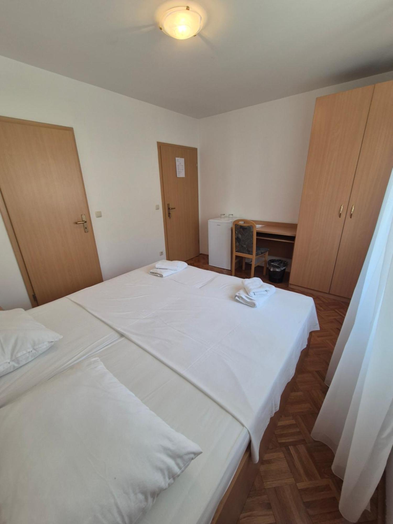 Apartments And Rooms Mamic Dugi Rat Dış mekan fotoğraf