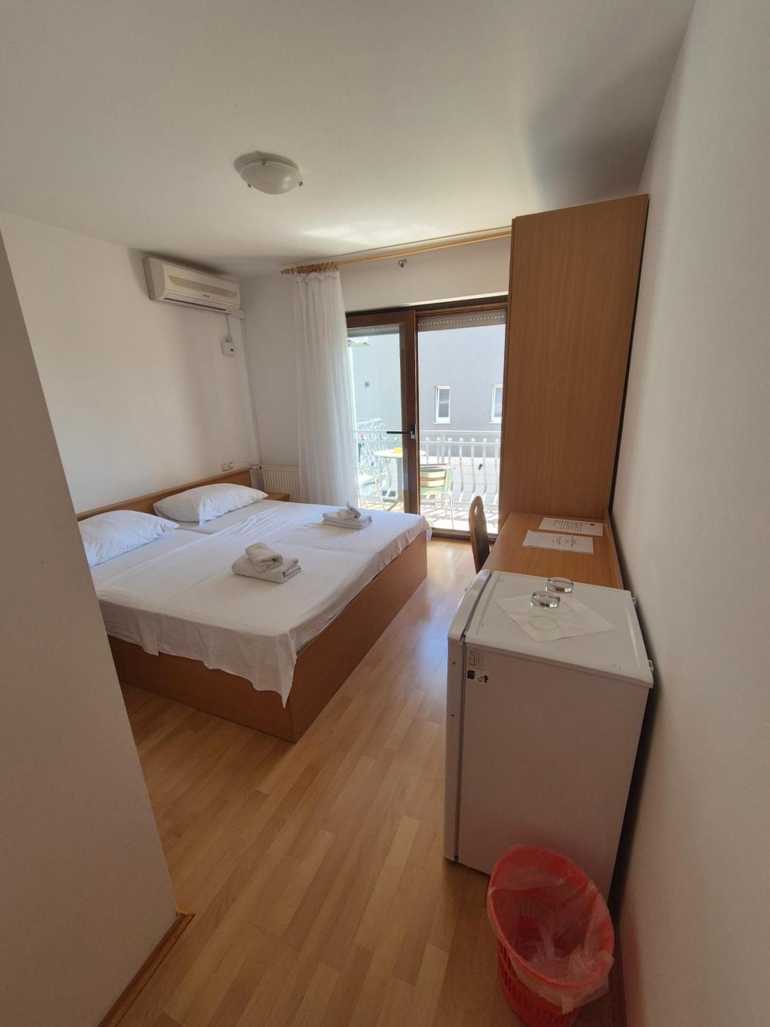 Apartments And Rooms Mamic Dugi Rat Dış mekan fotoğraf