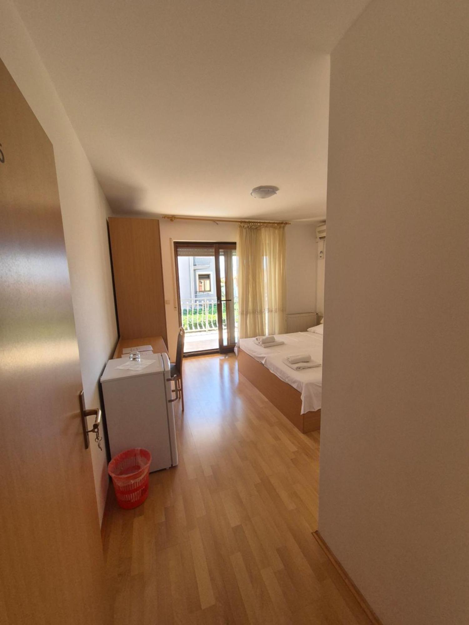 Apartments And Rooms Mamic Dugi Rat Dış mekan fotoğraf