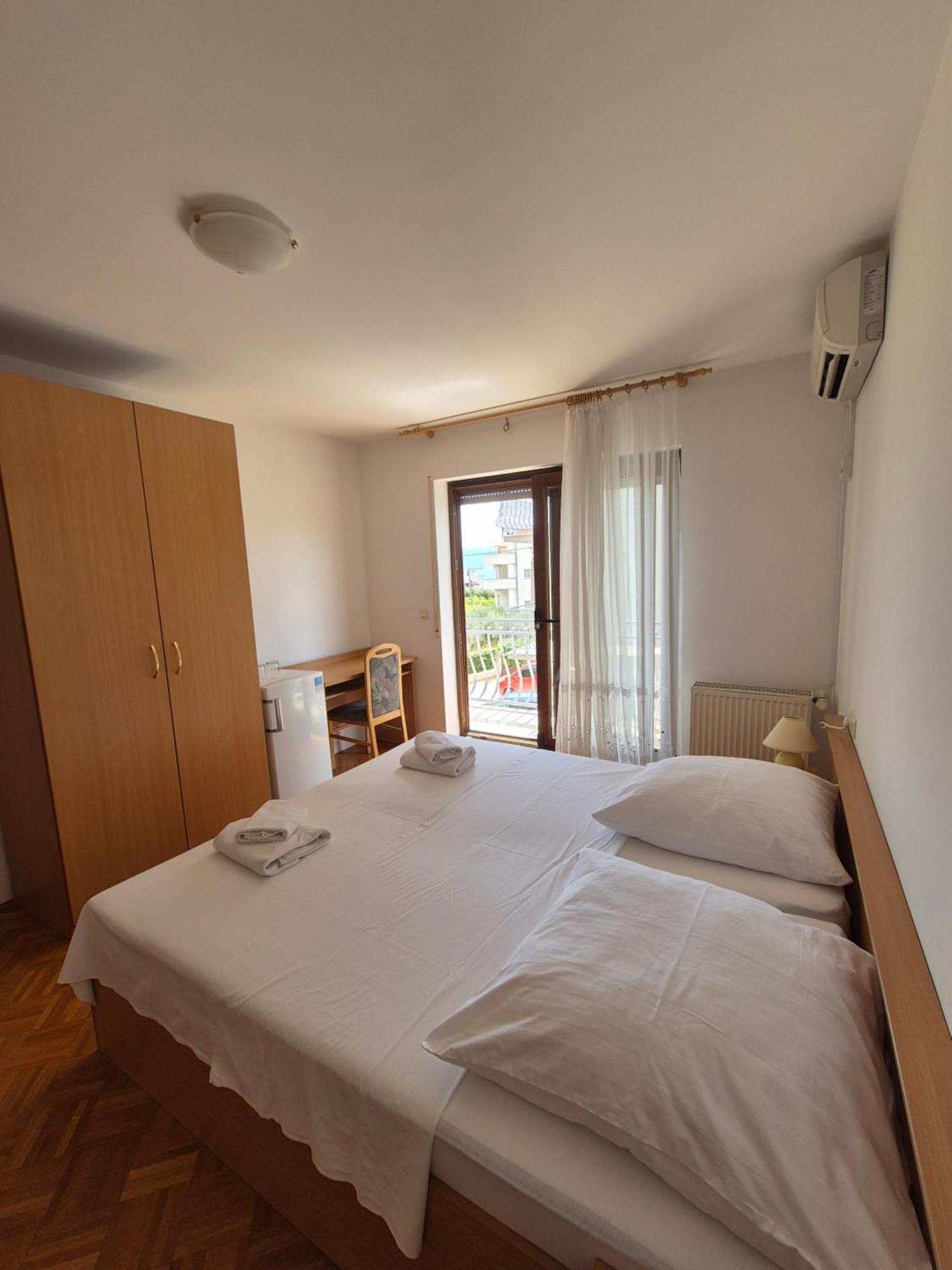 Apartments And Rooms Mamic Dugi Rat Dış mekan fotoğraf