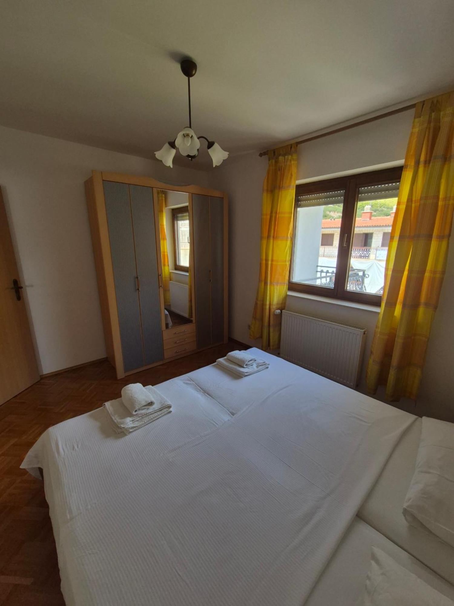 Apartments And Rooms Mamic Dugi Rat Dış mekan fotoğraf